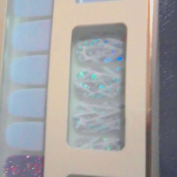 32 nail strips dashing diva gloss ultra shine gel palette (2) - Picture 8 of 9